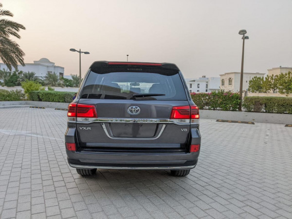 Toyota Land Cruiser 2011  Grey LHD Petrol AT SUV 4WD view 2