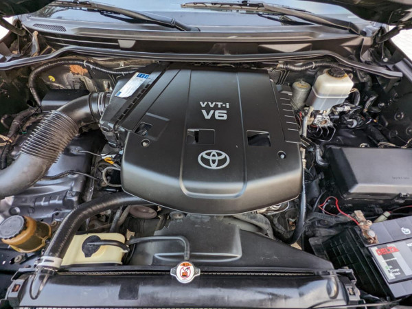 Toyota Land Cruiser 2011  Grey LHD Petrol AT SUV 4WD view 9