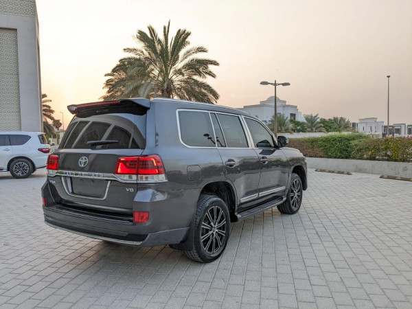 Toyota Land Cruiser 2011  Grey LHD Petrol AT SUV 4WD view 12