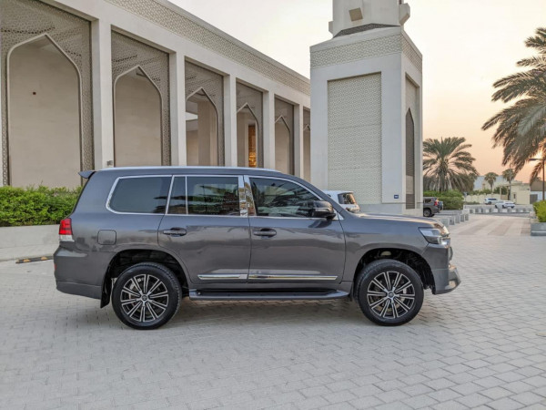 Toyota Land Cruiser 2011  Grey LHD Petrol AT SUV 4WD view 15