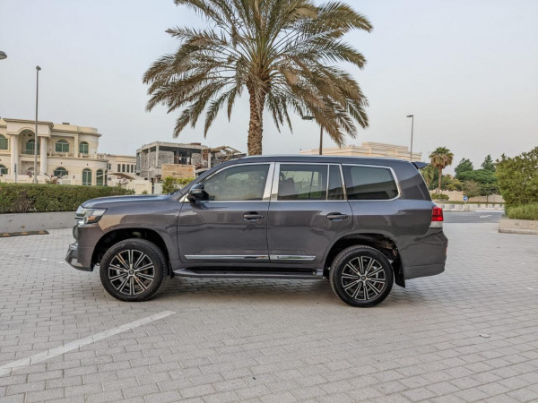 Toyota Land Cruiser 2011  Grey LHD Petrol AT SUV 4WD view 17