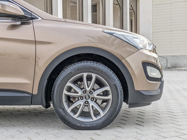 Hyundai Santa Fe 2013/ Gold LHD Petrol AT SUV 2WD view 2
