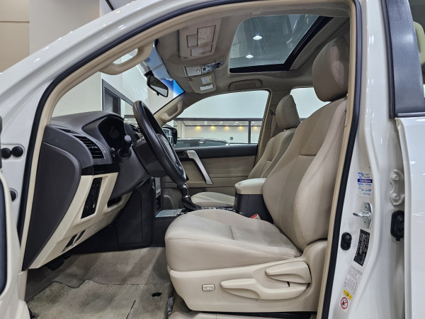 Toyota LAND CRUISER PRADO 2018  White LHD Petrol AT SUV 4WD view 17