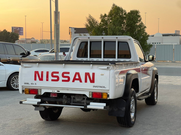 Nissan Patrol 2017  White LHD Petrol AT Pickup 4WD view 7