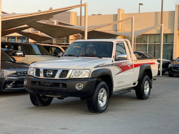 Nissan Patrol 2017  White LHD Petrol AT Pickup 4WD view 13