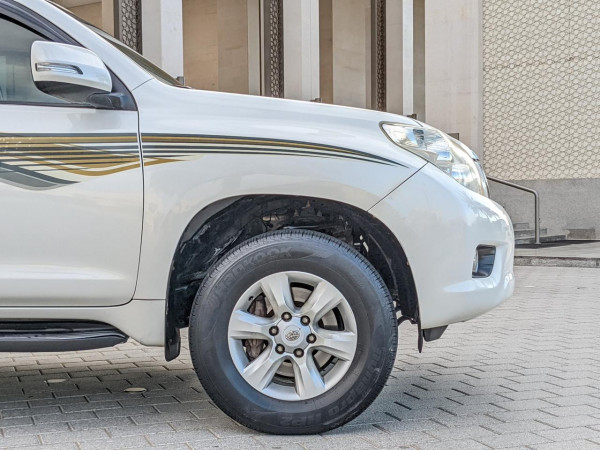 Toyota LAND CRUISER PRADO 2011  White LHD Petrol AT SUV 4WD view 12