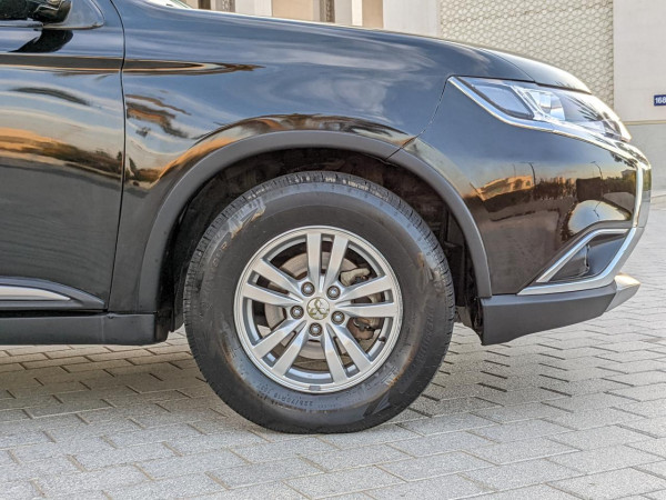 Mitsubishi Outlander 2016  Black LHD Petrol AT SUV 4WD view 2