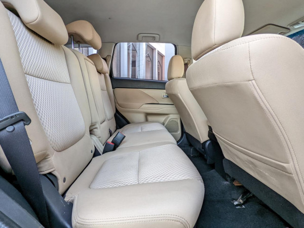 Mitsubishi Outlander 2016  Black LHD Petrol AT SUV 4WD view 6