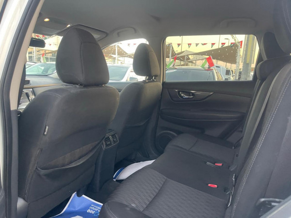 Nissan Rogue 2018  White LHD Petrol AT SUV Crossover 2WD view 2