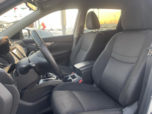 Nissan Rogue 2018  White LHD Petrol AT SUV Crossover 2WD view 3