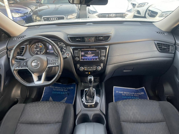 Nissan Rogue 2018  White LHD Petrol AT SUV Crossover 2WD view 5