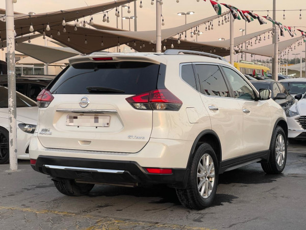 Nissan Rogue 2018  White LHD Petrol AT SUV Crossover 2WD view 10