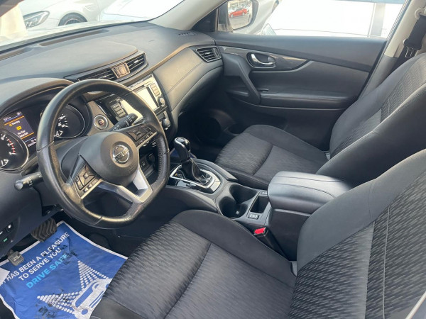 Nissan Rogue 2018  White LHD Petrol AT SUV Crossover 2WD view 13