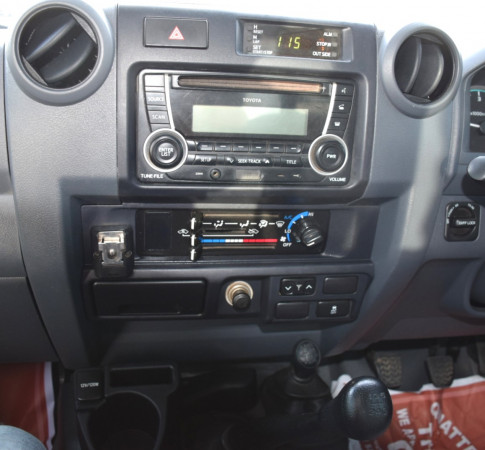 Toyota Land Cruiser Pickup 2018/ White RHD Diesel MT Pickup 4WD view 6