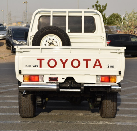 Toyota Land Cruiser Pickup 2018/ White RHD Diesel MT Pickup 4WD view 9