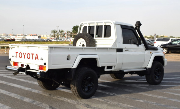Toyota Land Cruiser Pickup 2018/ White RHD Diesel MT Pickup 4WD view 11