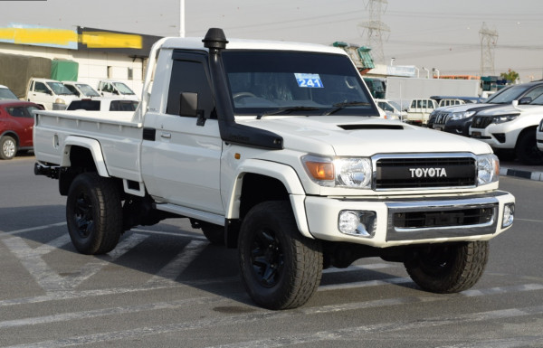 Toyota Land Cruiser Pickup 2018/ White RHD Diesel MT Pickup 4WD view 12