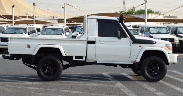 Toyota Land Cruiser Pickup 2018/ White RHD Diesel MT Pickup 4WD view 14