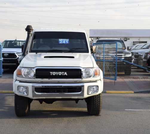 Toyota Land Cruiser Pickup 2018/ White RHD Diesel MT Pickup 4WD view 17