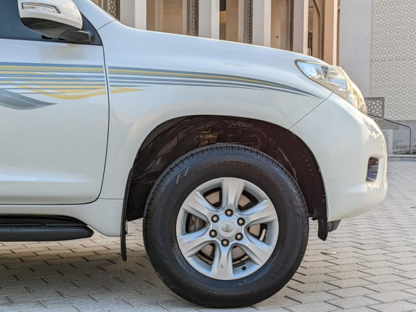 Toyota LAND CRUISER PRADO 2011  White LHD Petrol AT SUV 4WD view 7