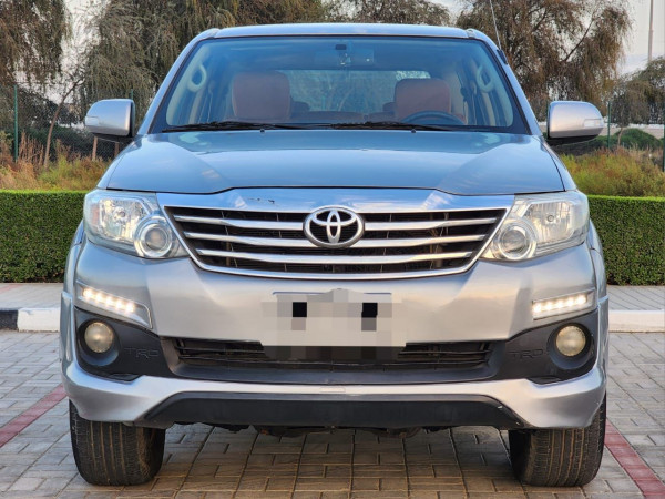 Toyota Fortuner 2015/ Silver LHD Petrol AT SUV 4WD