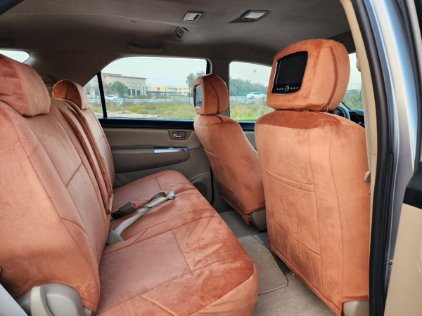 Toyota Fortuner 2015/ Silver LHD Petrol AT SUV 4WD view 7