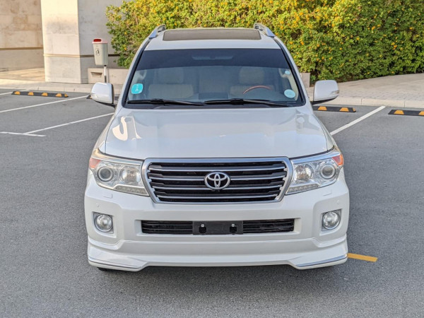 Toyota Land Cruiser 2014  White LHD Petrol AT SUV 4WD view 2