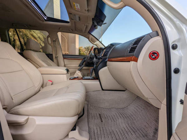 Toyota Land Cruiser 2014  White LHD Petrol AT SUV 4WD view 5