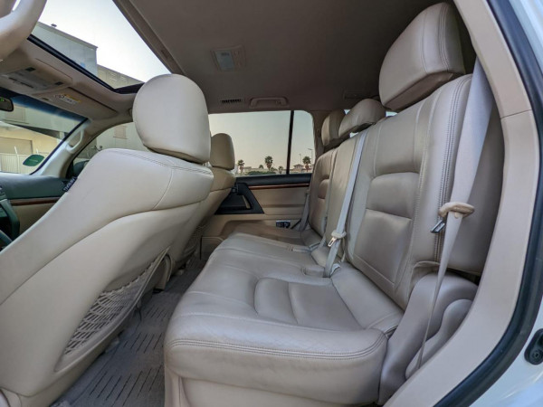 Toyota Land Cruiser 2014  White LHD Petrol AT SUV 4WD view 7
