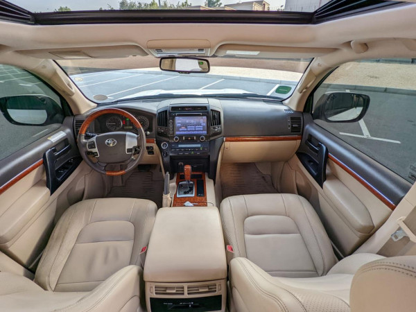 Toyota Land Cruiser 2014  White LHD Petrol AT SUV 4WD view 8