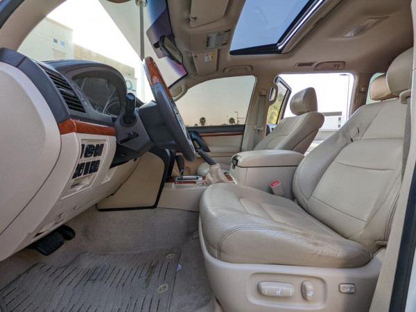 Toyota Land Cruiser 2014  White LHD Petrol AT SUV 4WD view 10