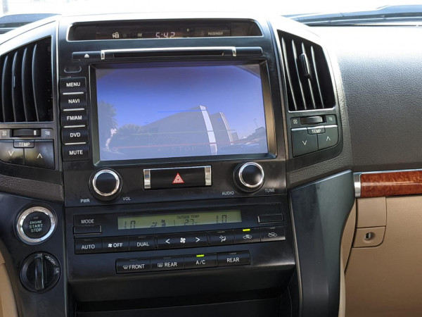 Toyota Land Cruiser 2014  White LHD Petrol AT SUV 4WD view 11
