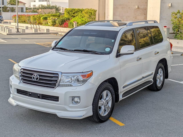Toyota Land Cruiser 2014  White LHD Petrol AT SUV 4WD view 12