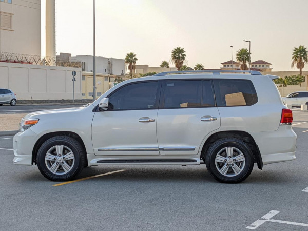 Toyota Land Cruiser 2014  White LHD Petrol AT SUV 4WD view 14
