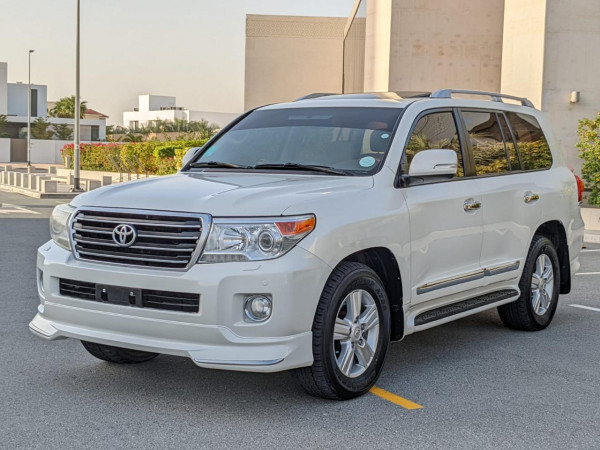 Toyota Land Cruiser 2014  White LHD Petrol AT SUV 4WD view 15