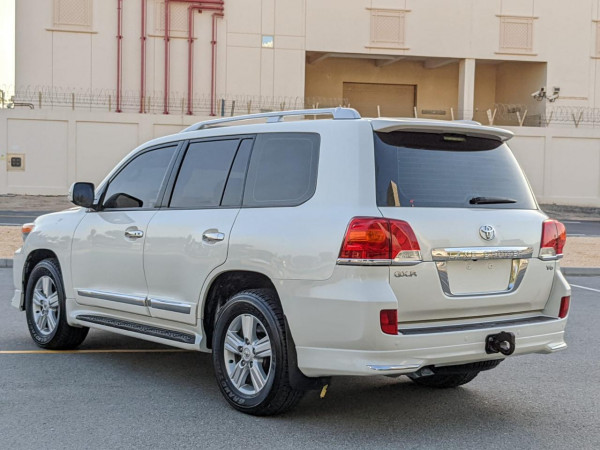 Toyota Land Cruiser 2014  White LHD Petrol AT SUV 4WD view 16