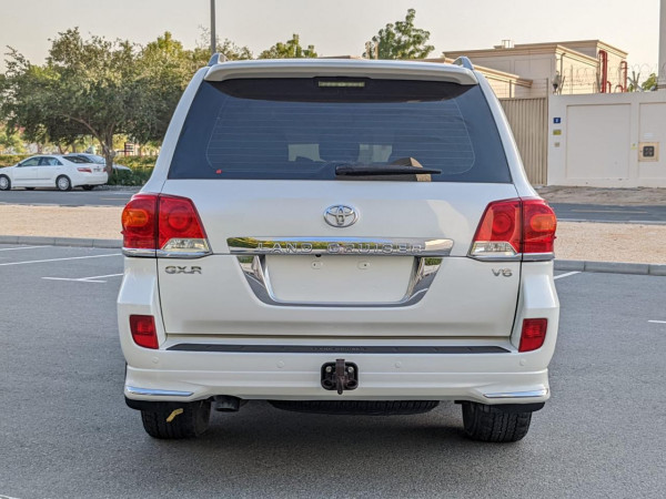 Toyota Land Cruiser 2014  White LHD Petrol AT SUV 4WD view 17