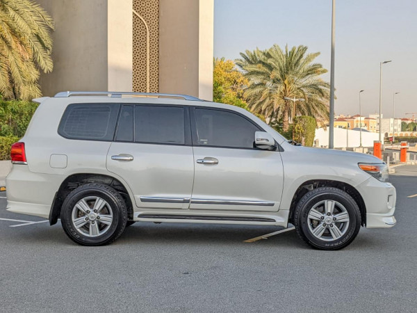 Toyota Land Cruiser 2014  White LHD Petrol AT SUV 4WD view 18