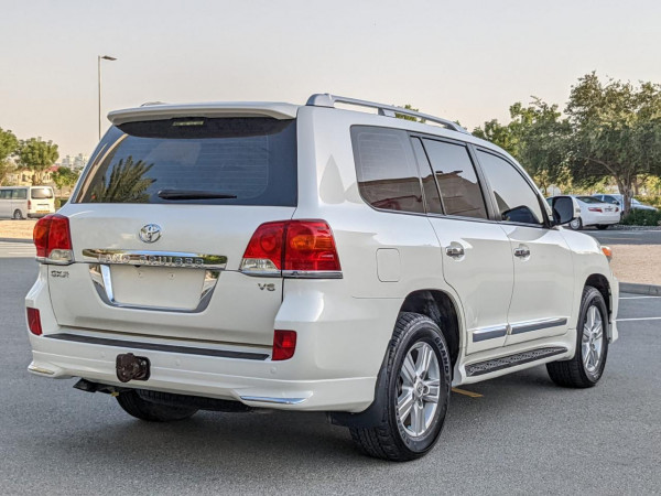 Toyota Land Cruiser 2014  White LHD Petrol AT SUV 4WD view 19