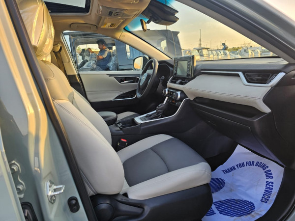 Toyota RAV 4 2019  Green LHD Hybrid AT SUV Crossover 2WD view 8
