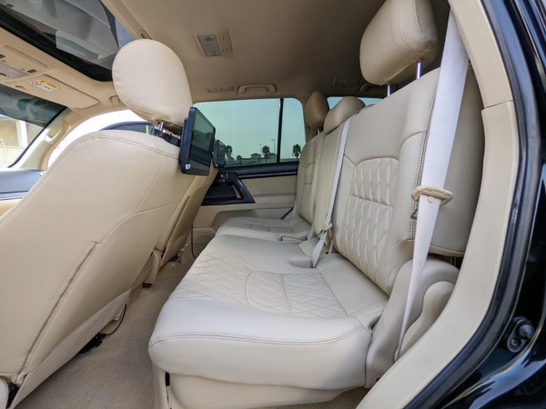 Toyota Land Cruiser 2016/ Black LHD Petrol AT SUV 4WD view 6