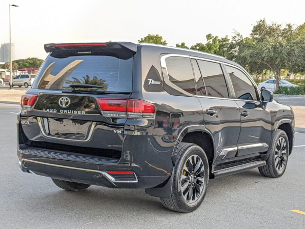 Toyota Land Cruiser 2016/ Black LHD Petrol AT SUV 4WD view 16