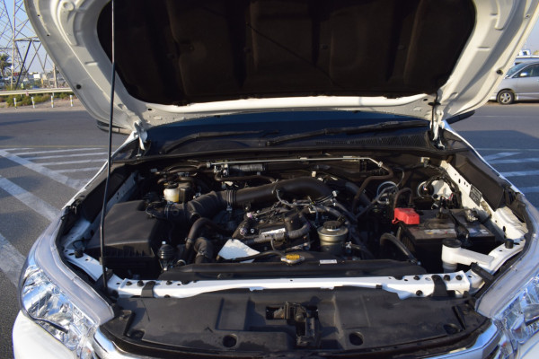 Toyota Hilux 2018/ White RHD Petrol MT Pickup 2WD view 9