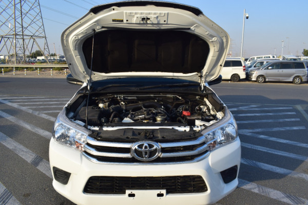 Toyota Hilux 2018/ White RHD Petrol MT Pickup 2WD view 10