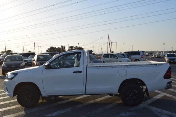 Toyota Hilux 2018/ White RHD Petrol MT Pickup 2WD view 12