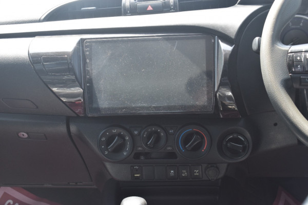 Toyota Hilux 2018  White RHD Diesel AT Pickup 4WD view 6
