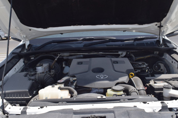 Toyota Hilux 2018  White RHD Diesel AT Pickup 4WD view 8