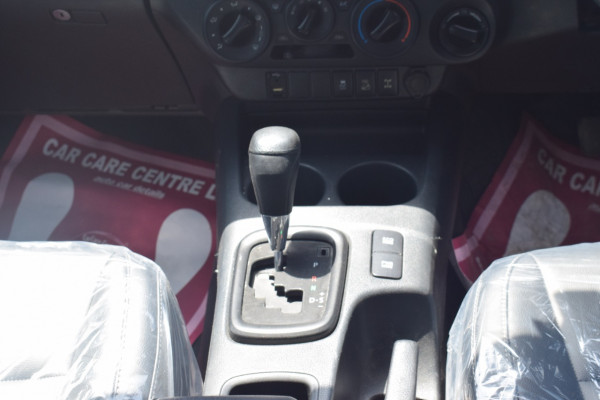 Toyota Hilux 2018  White RHD Diesel AT Pickup 4WD view 9