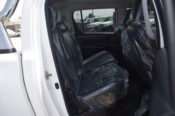 Toyota Hilux 2018  White RHD Diesel AT Pickup 4WD view 14