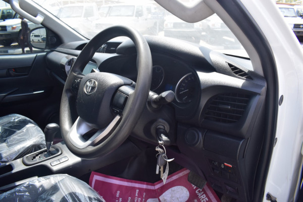 Toyota Hilux 2018  White RHD Diesel AT Pickup 4WD view 18